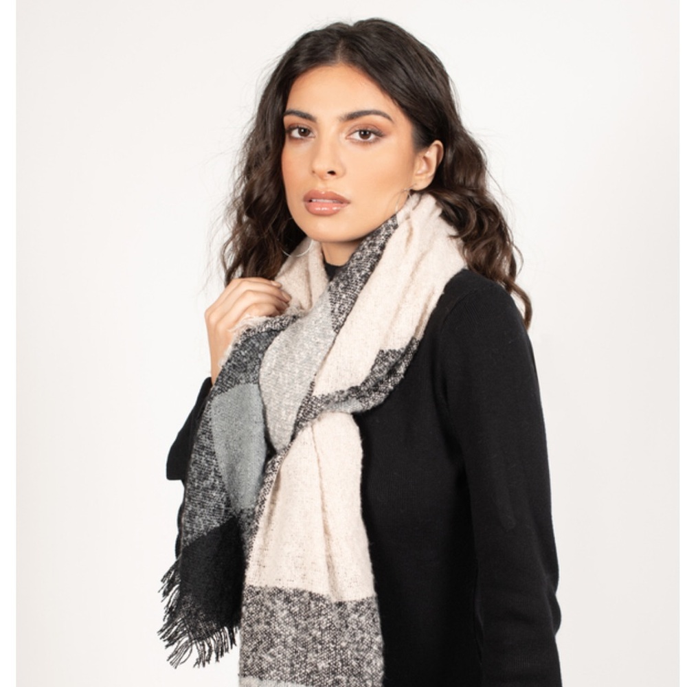 Tobi brand scarf